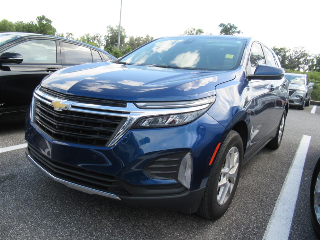 2023 Chevrolet Equinox LT photo 2