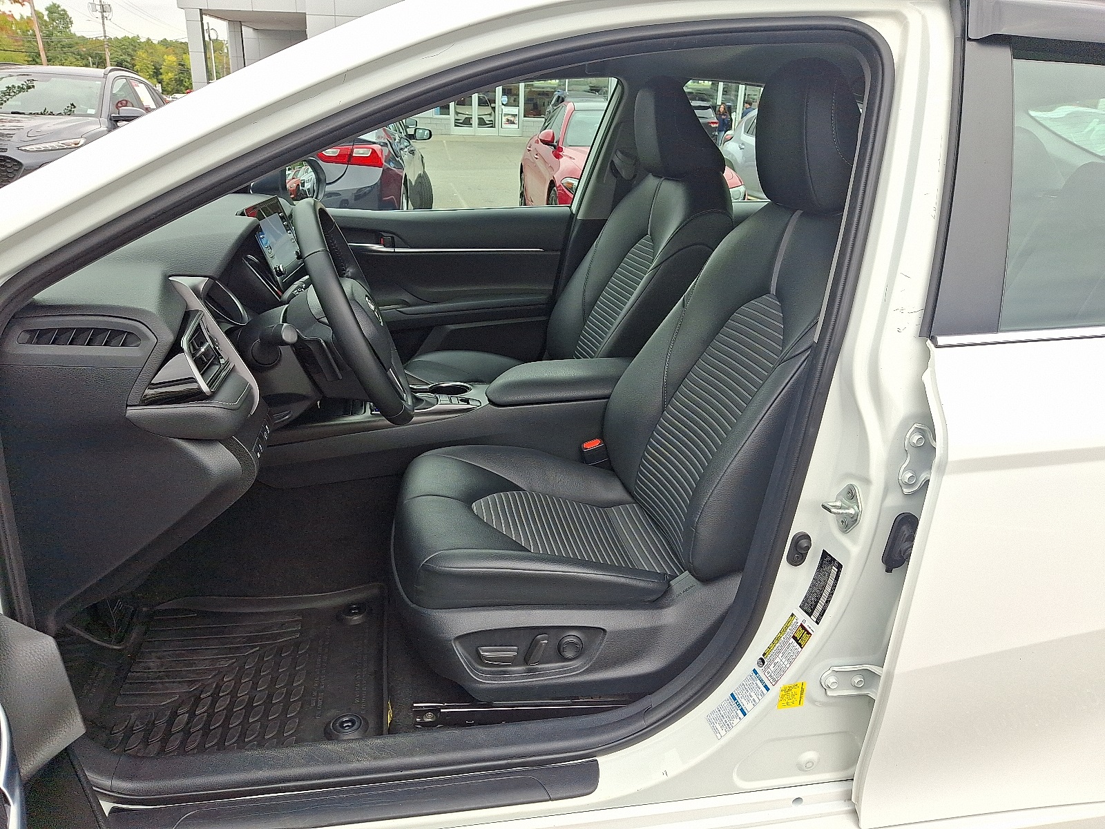2023 Toyota Camry SE photo 14