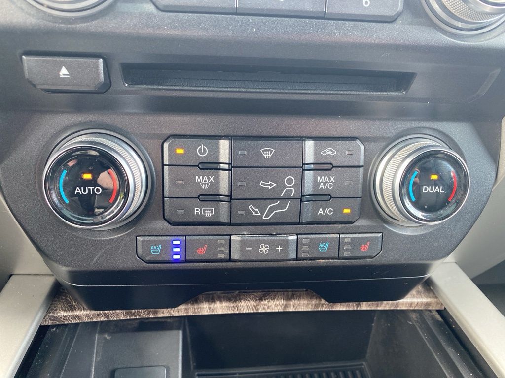 2017 Ford F-250 Lariat photo 29