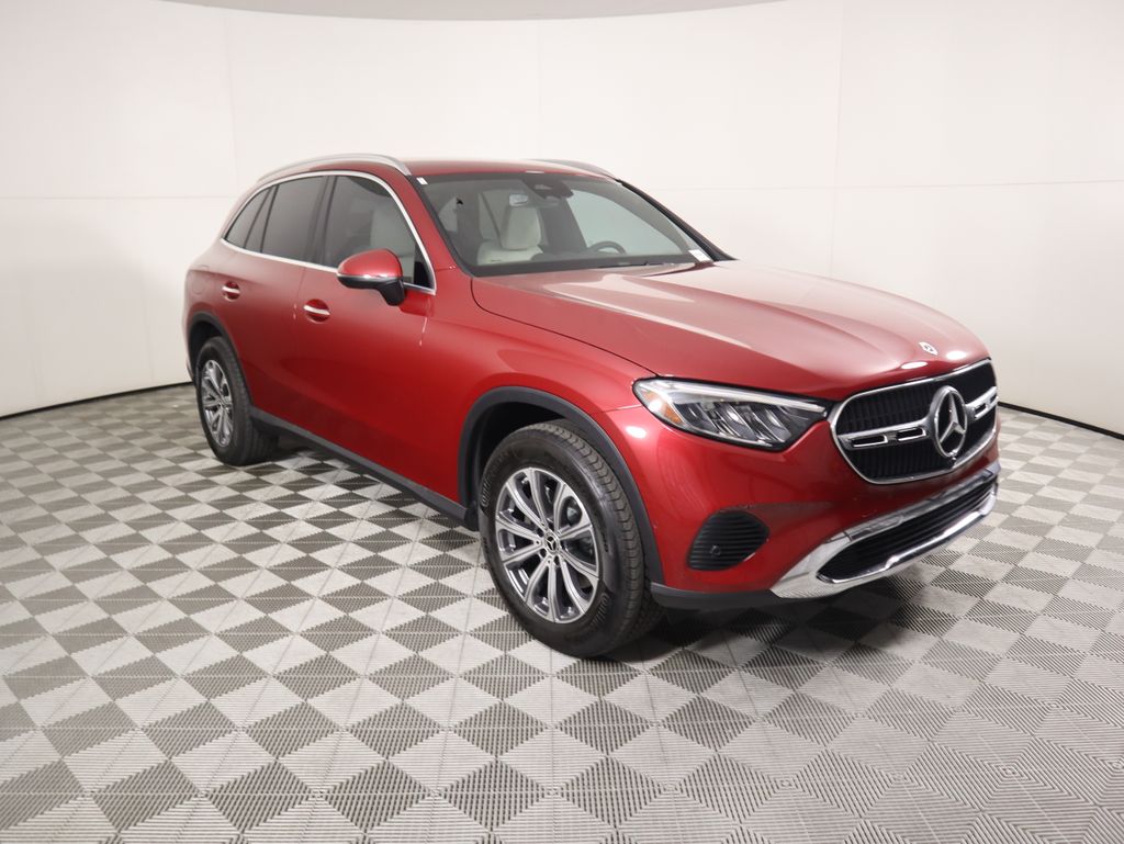 2025 Mercedes Benz GLC 300 photo 3