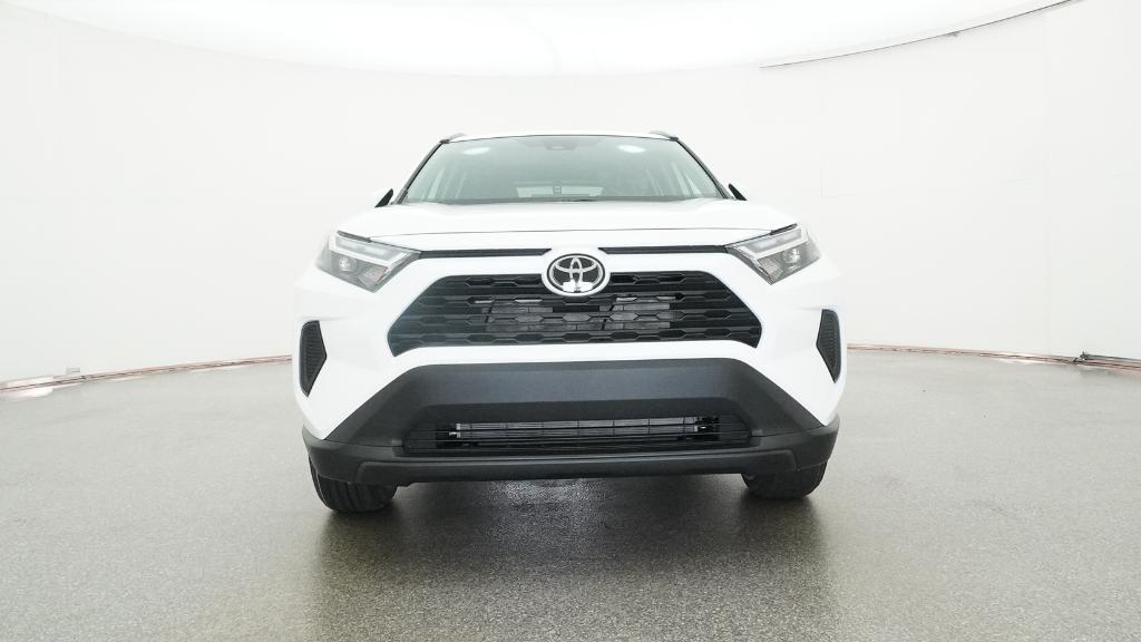 2025 Toyota RAV4 XLE photo 2