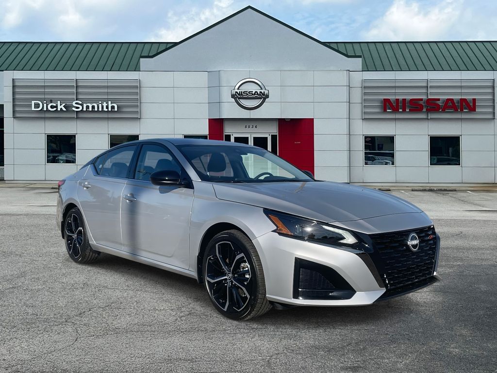 2025 Nissan Altima SR's photo