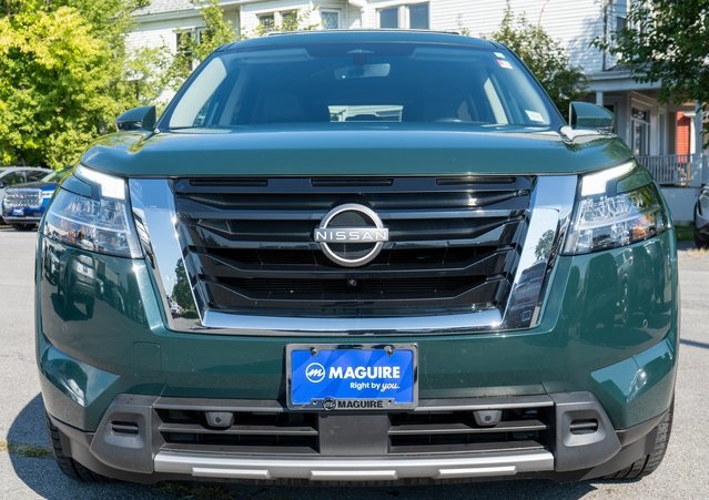 2023 Nissan Pathfinder SL photo 3