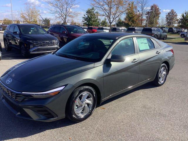 2026 Hyundai Elantra SE's photo