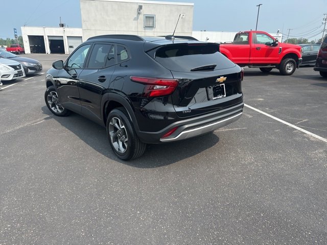 2024 Chevrolet Trax LT photo 4