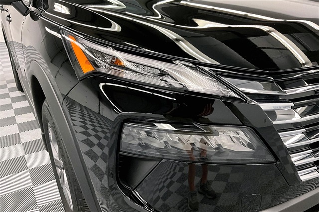 2025 Nissan Rogue S photo 14