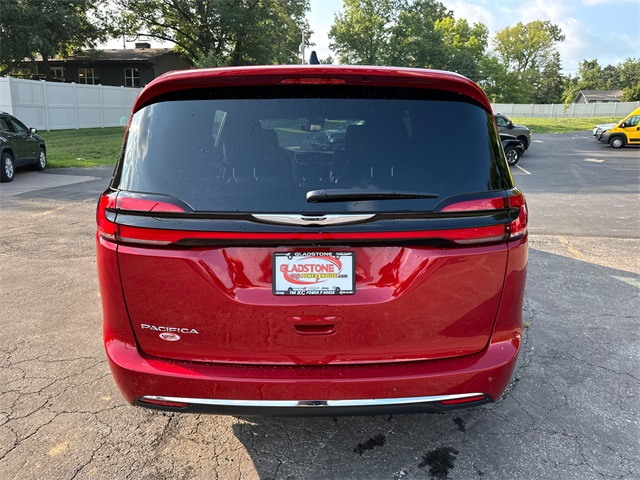 2025 Chrysler Pacifica photo 7