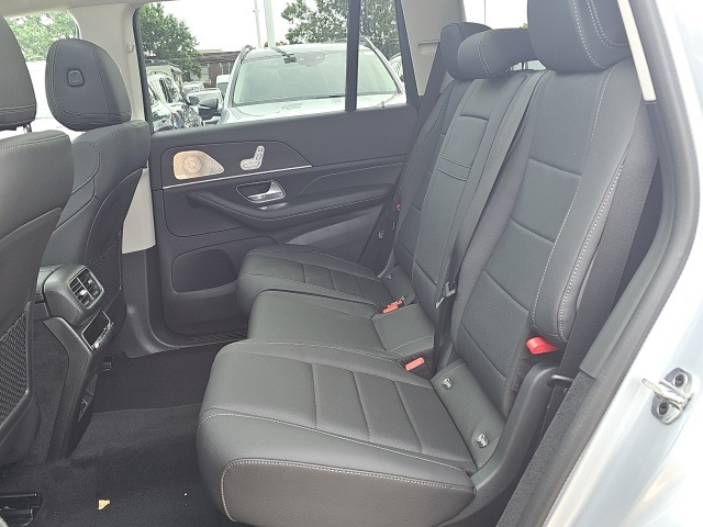 2026 Mercedes Benz GLS 450 4MATIC photo 12