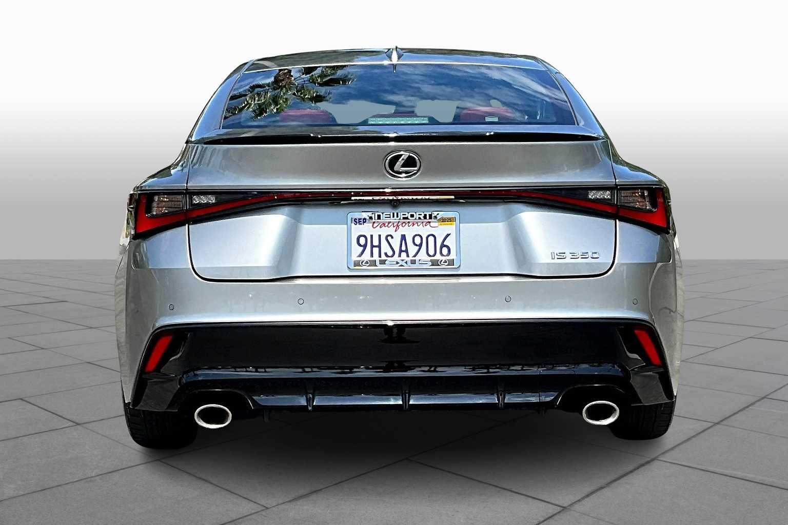 2023 Lexus IS 350 F SPORT photo 4