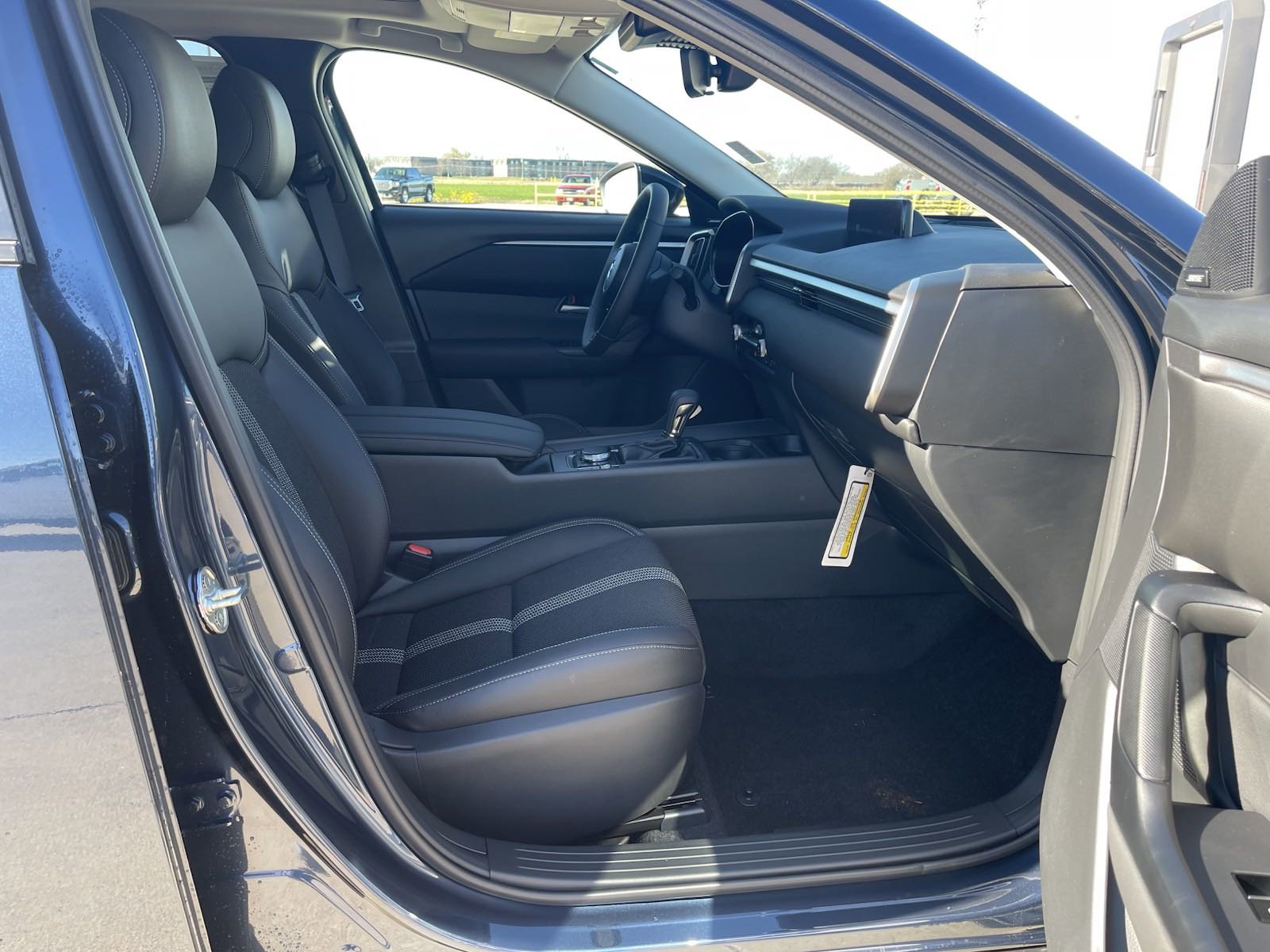 2025 Mazda CX-50 2.5 S Premium photo 9