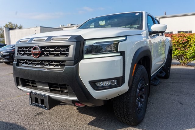 2025 Nissan Frontier PRO-4X photo 2