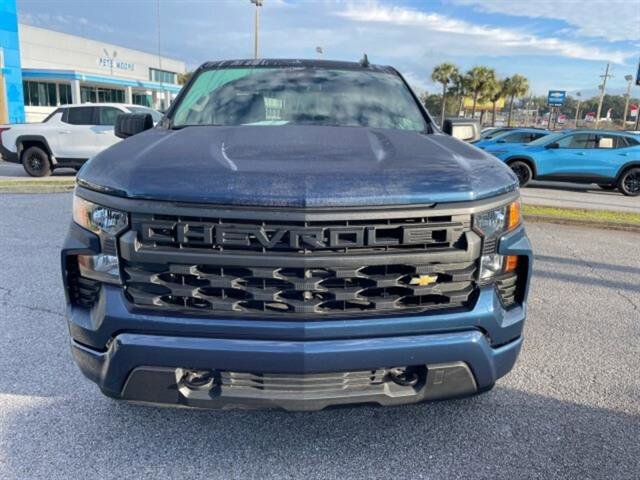 2023 Chevrolet Silverado 1500 Custom photo 2
