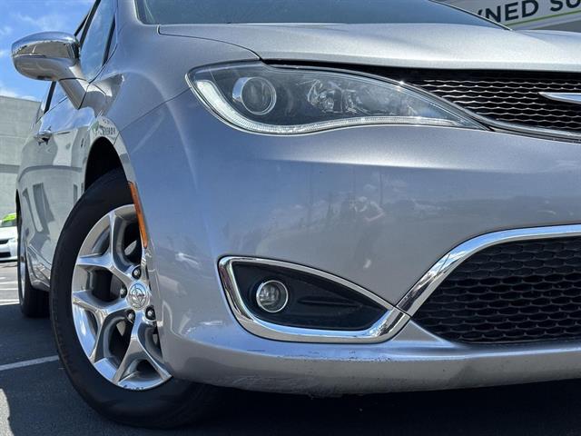 2019 Chrysler Pacifica Limited photo 4