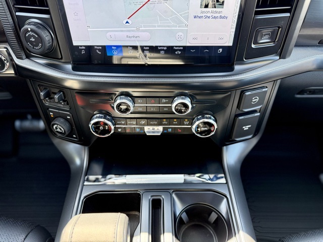 2025 Ford F-150 Lariat photo 22