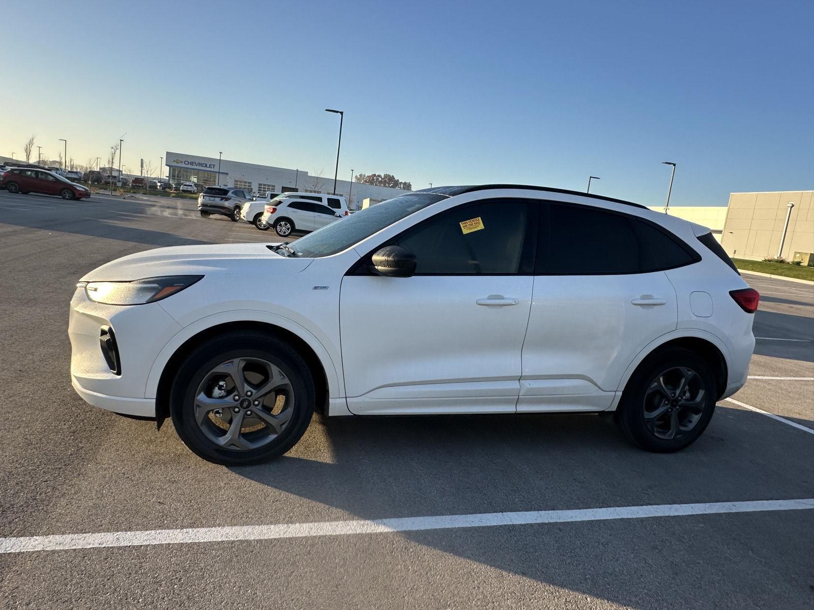 2024 Ford Escape ST-Line photo 2