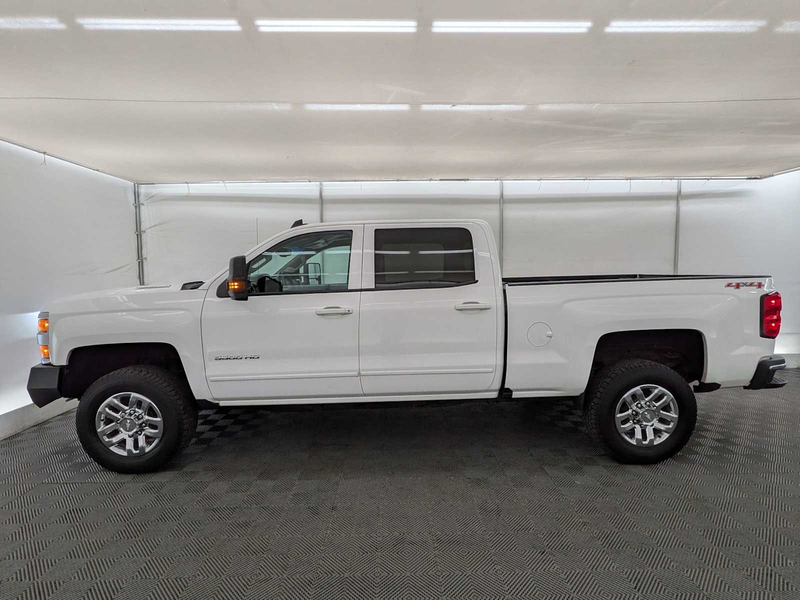 2016 Chevrolet Silverado 3500HD LT photo 2