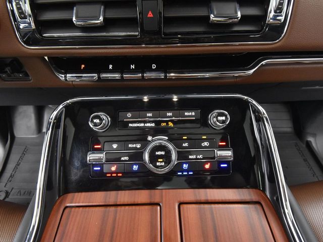 2024 Lincoln Navigator Reserve Luxury Monochromatic photo 24