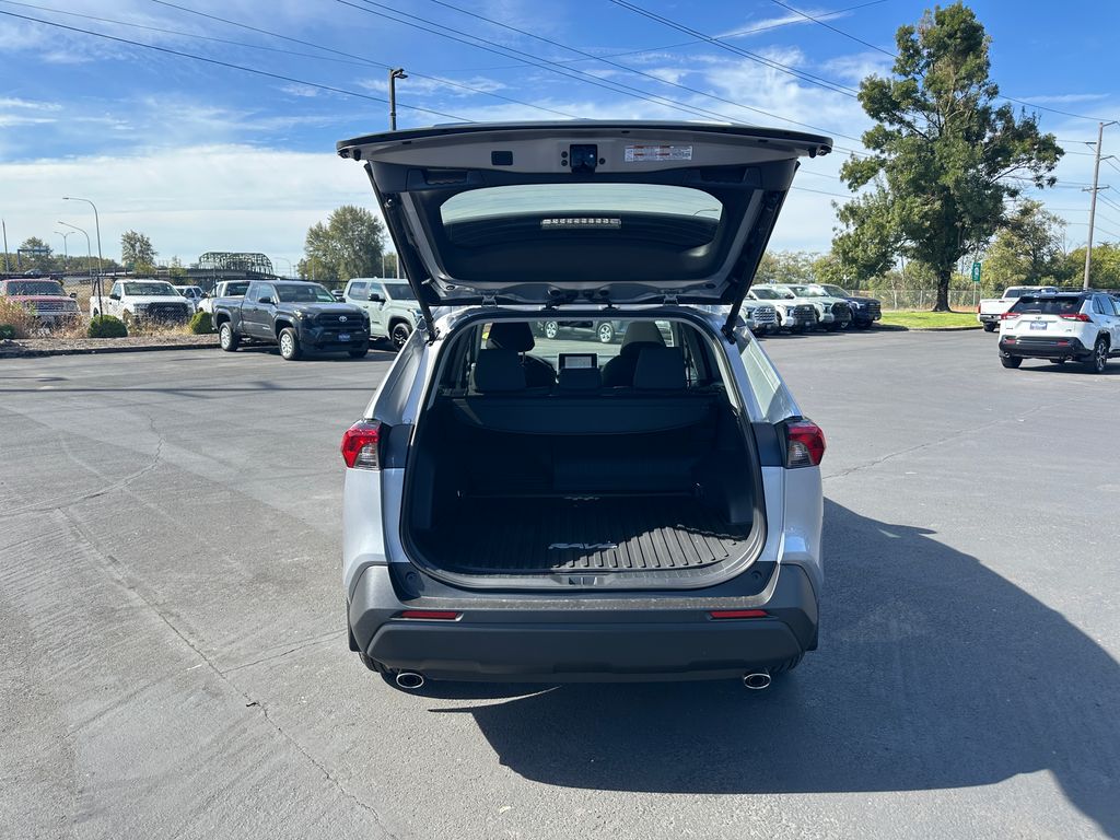 2025 Toyota RAV4 XLE photo 11