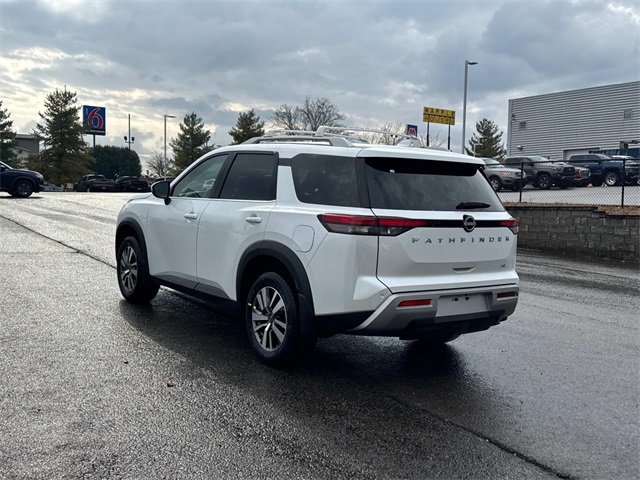 2025 Nissan Pathfinder SL photo 2