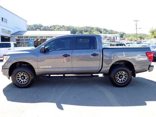 2024 Nissan Titan SV photo 2