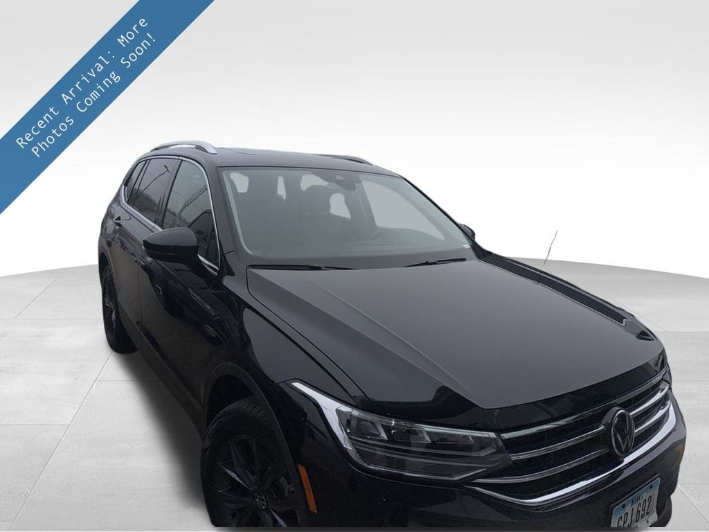 2022 Volkswagen Tiguan SE's photo