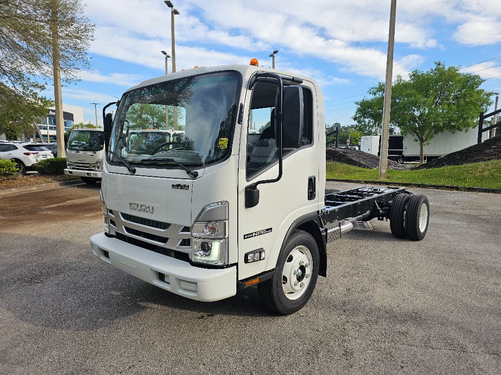 2024 Isuzu NPR HD's photo