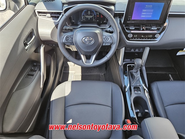 2025 Toyota Corolla Cross XLE photo 7