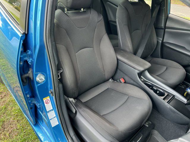 2022 Toyota Prius LE AWD-e photo 16