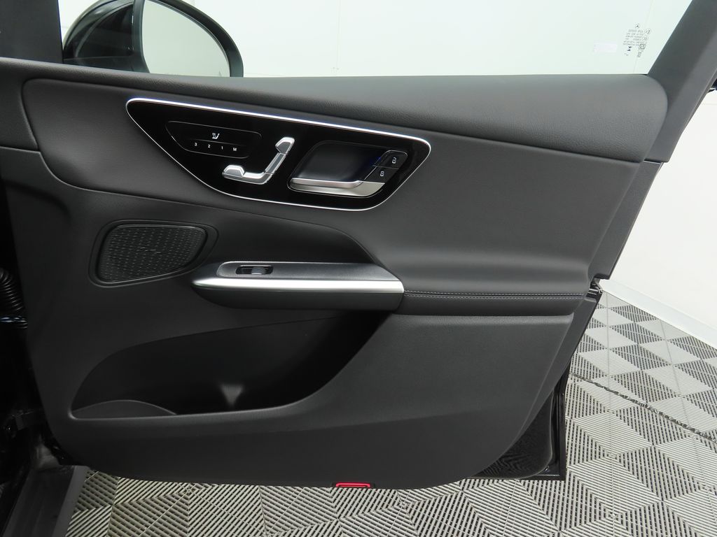 2025 Mercedes Benz GLC 300 photo 23