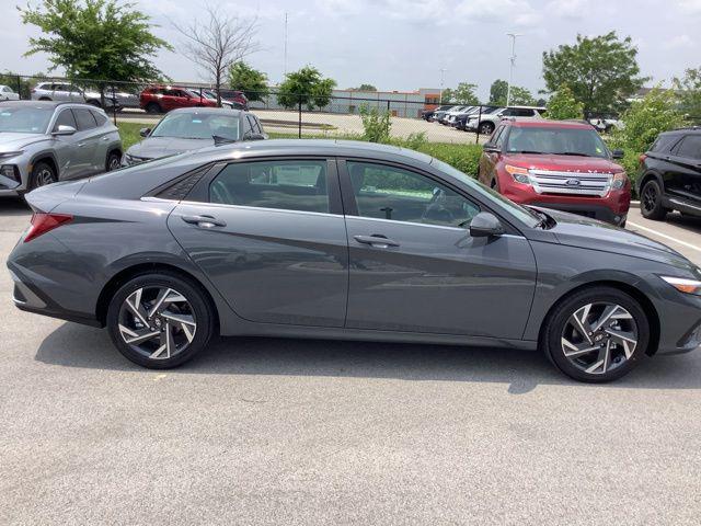 2025 Hyundai Elantra Hybrid Limited photo 3