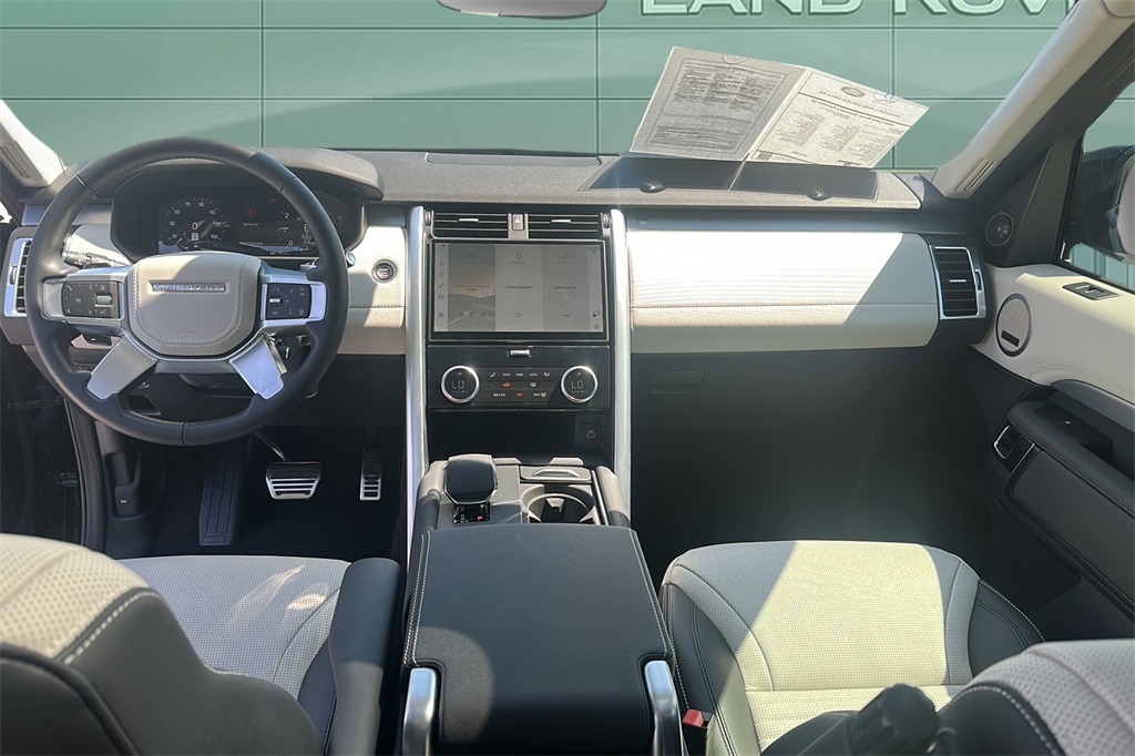 2025 Land Rover Discovery SE photo 16