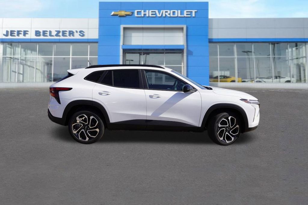 2026 Chevrolet Trax 2 photo 2