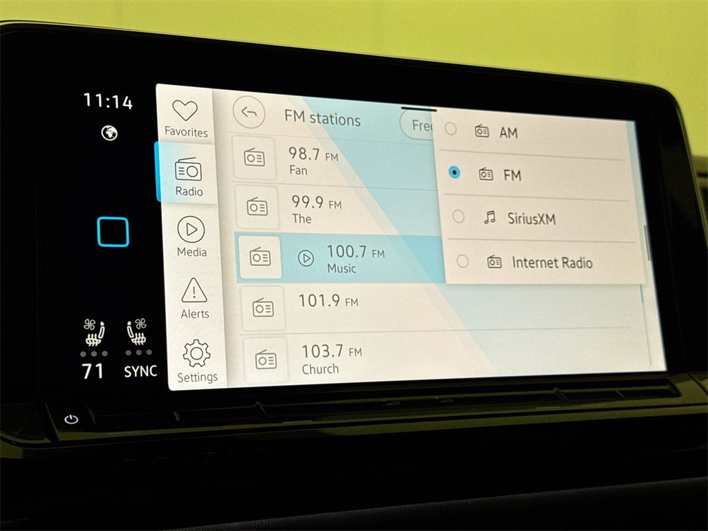 2025 Volkswagen Atlas Cross Sport SEL R-Line photo 25