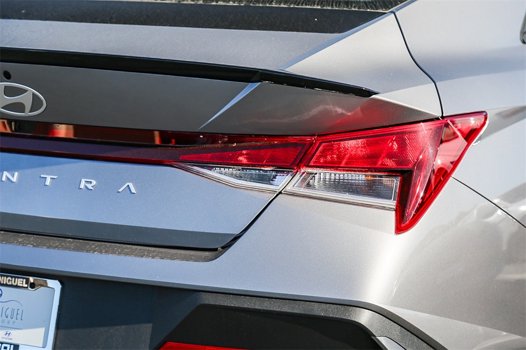 2025 Hyundai Elantra SEL Sport photo 6
