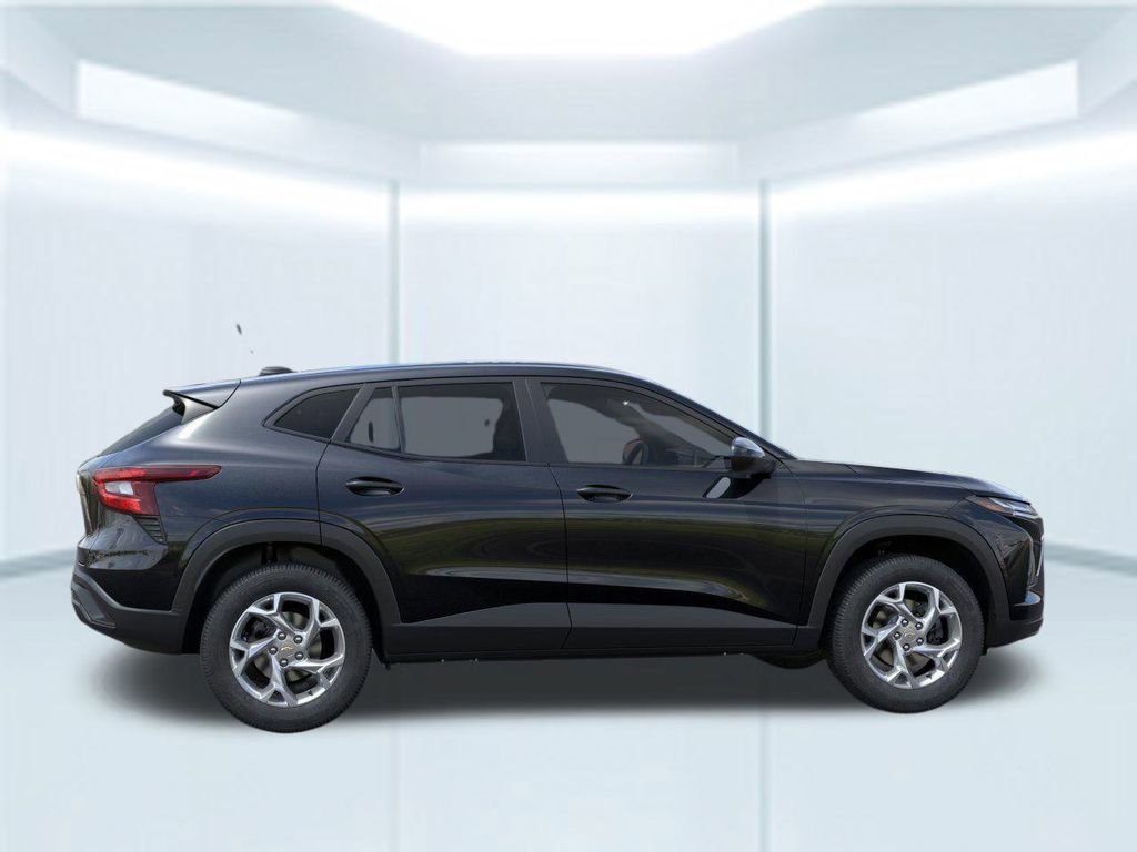 2026 Chevrolet Trax LS photo 4