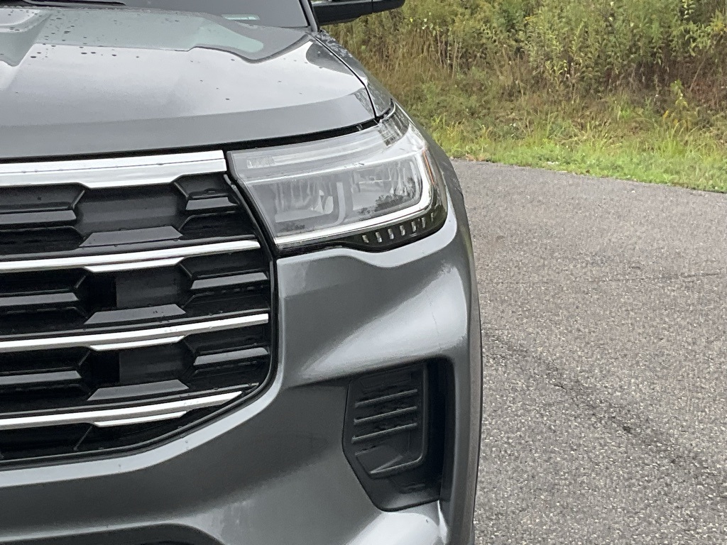 2026 Ford Explorer photo 2