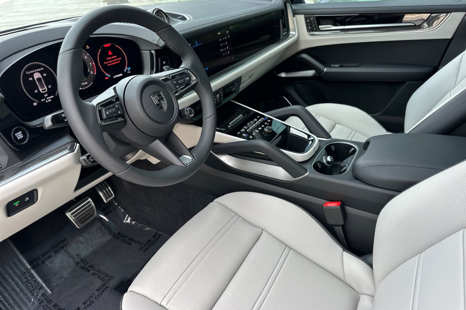2026 Porsche Cayenne Turbo E-Hybrid Coupe photo 2