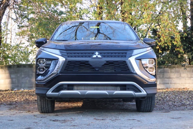 2024 Mitsubishi Eclipse Cross SE's photo