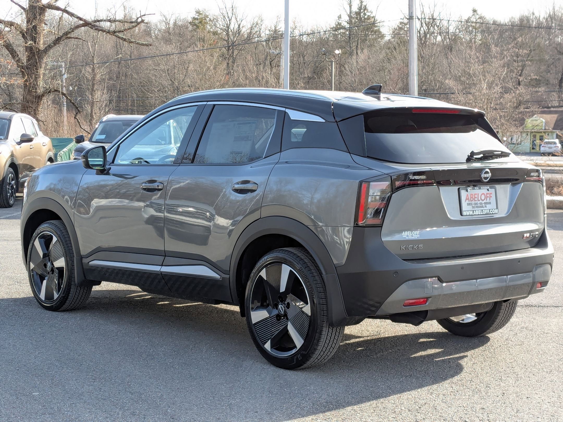 2025 Nissan Kicks SR photo 4