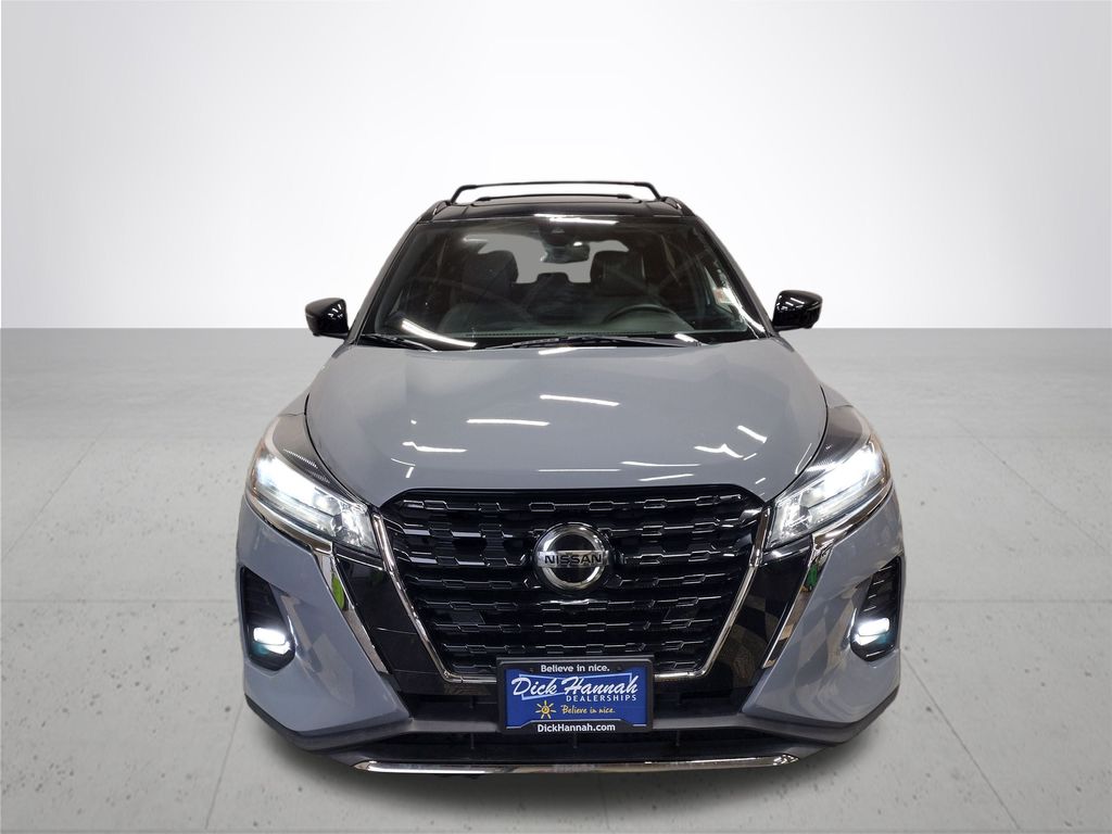 2021 Nissan Kicks SR photo 3
