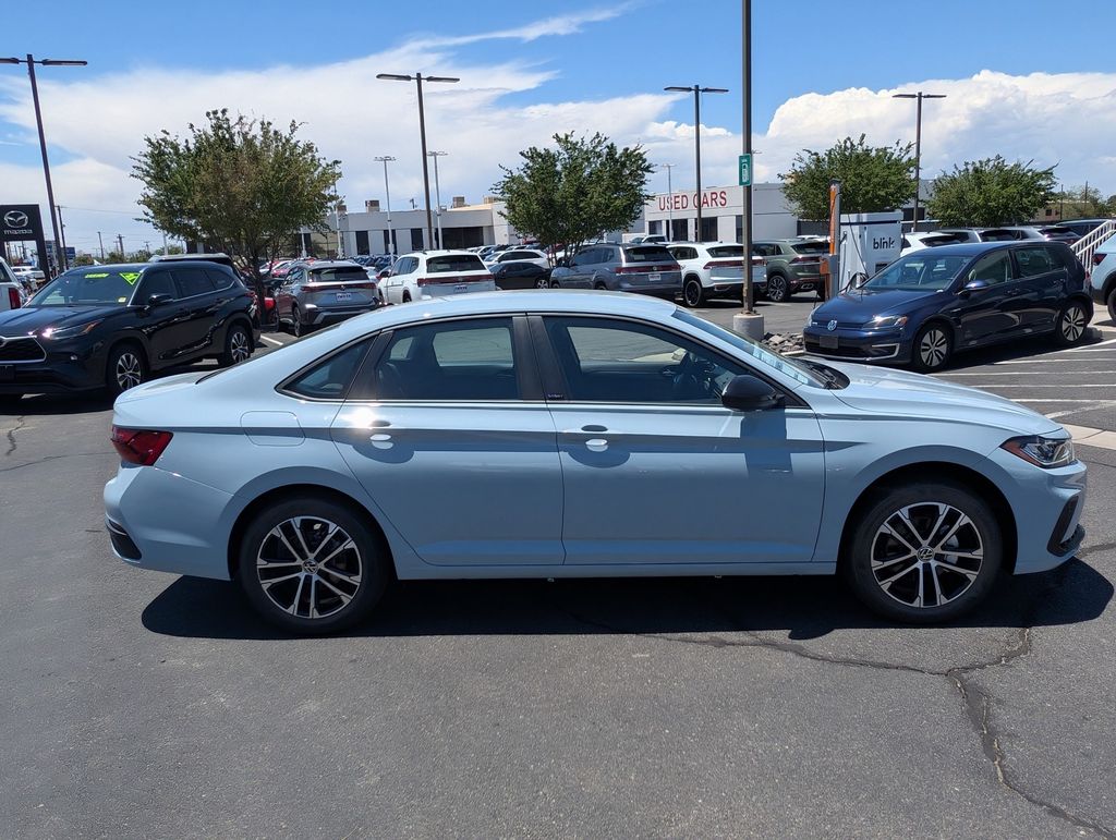 2025 Volkswagen Jetta 1.5T Sport photo 4