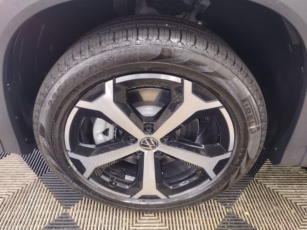 2025 Volkswagen Tiguan SE photo 2