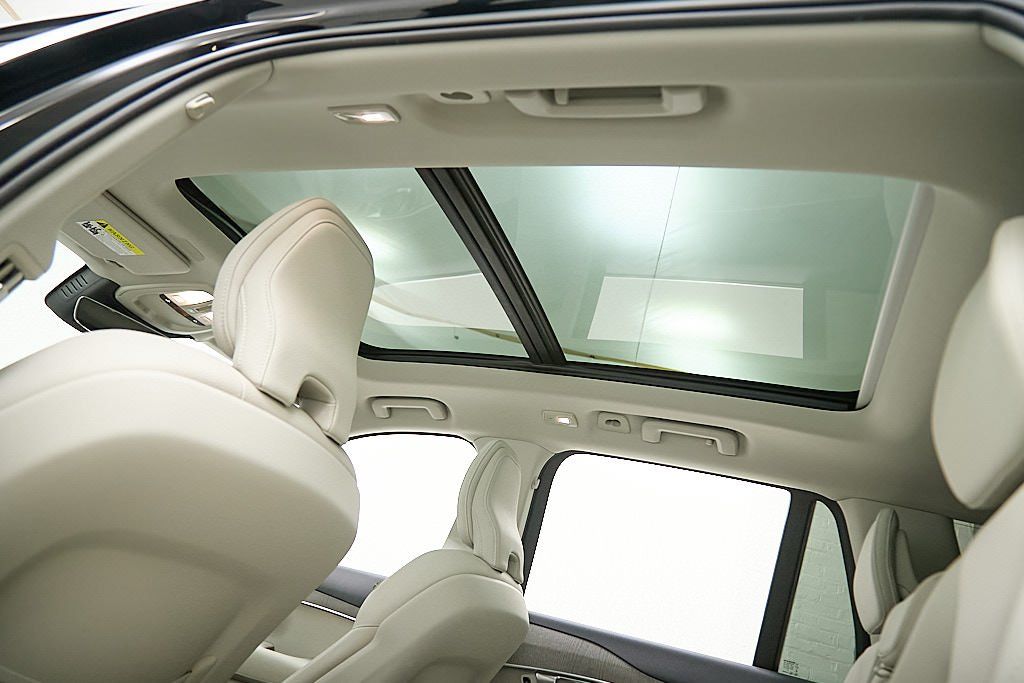 2023 VOLVO XC90 - Image 21