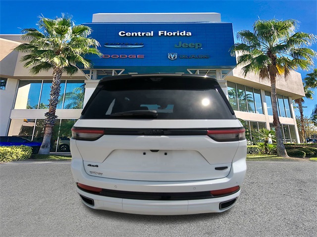 2025 Jeep Cherokee Summit photo 3