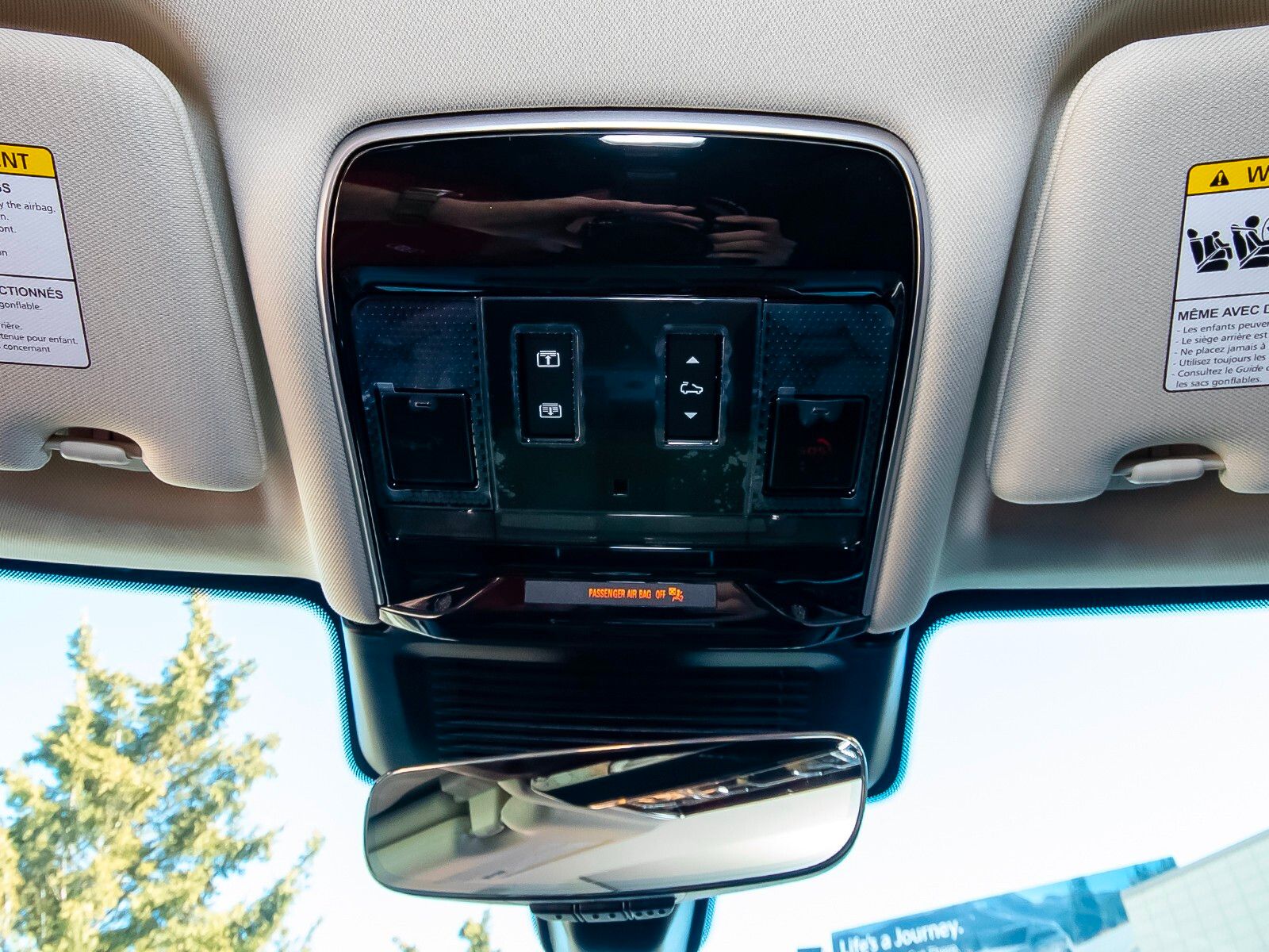 2025 Land Rover Range Rover SE photo 17