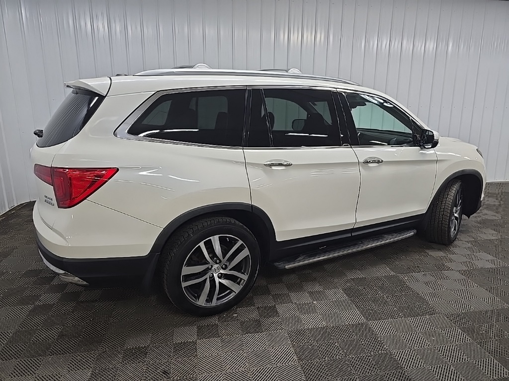 2018 Honda Pilot Elite photo 3