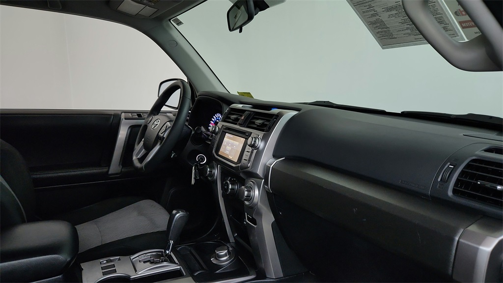 2019 Toyota 4Runner SR5 photo 9