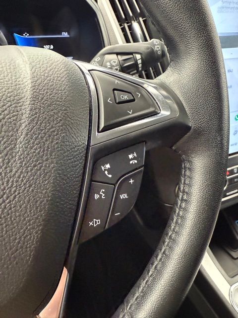 2022 Ford Edge SEL photo 34