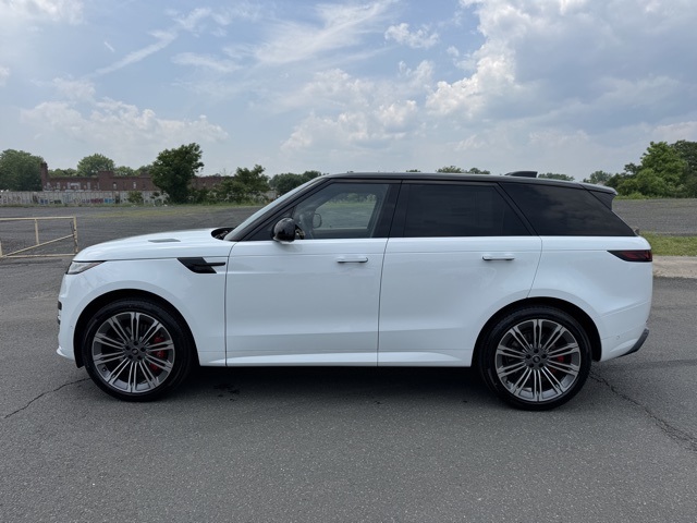 2025 Land Rover Range Rover Sport SE photo 2