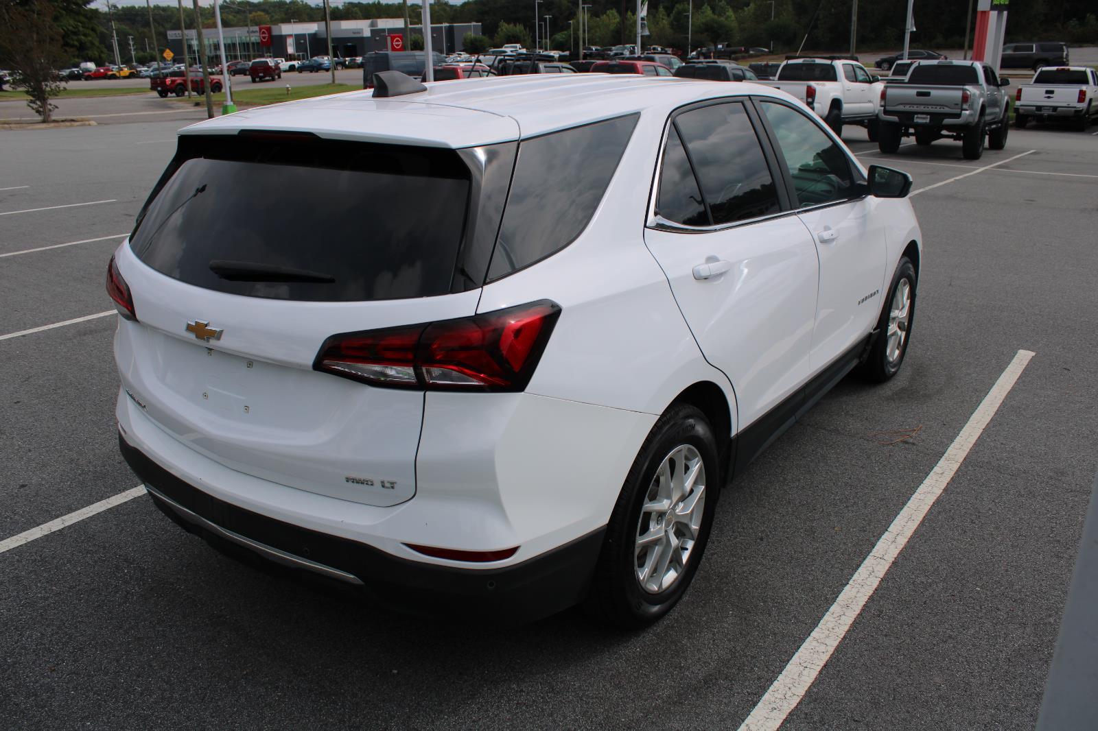 2022 Chevrolet Equinox LT photo 3